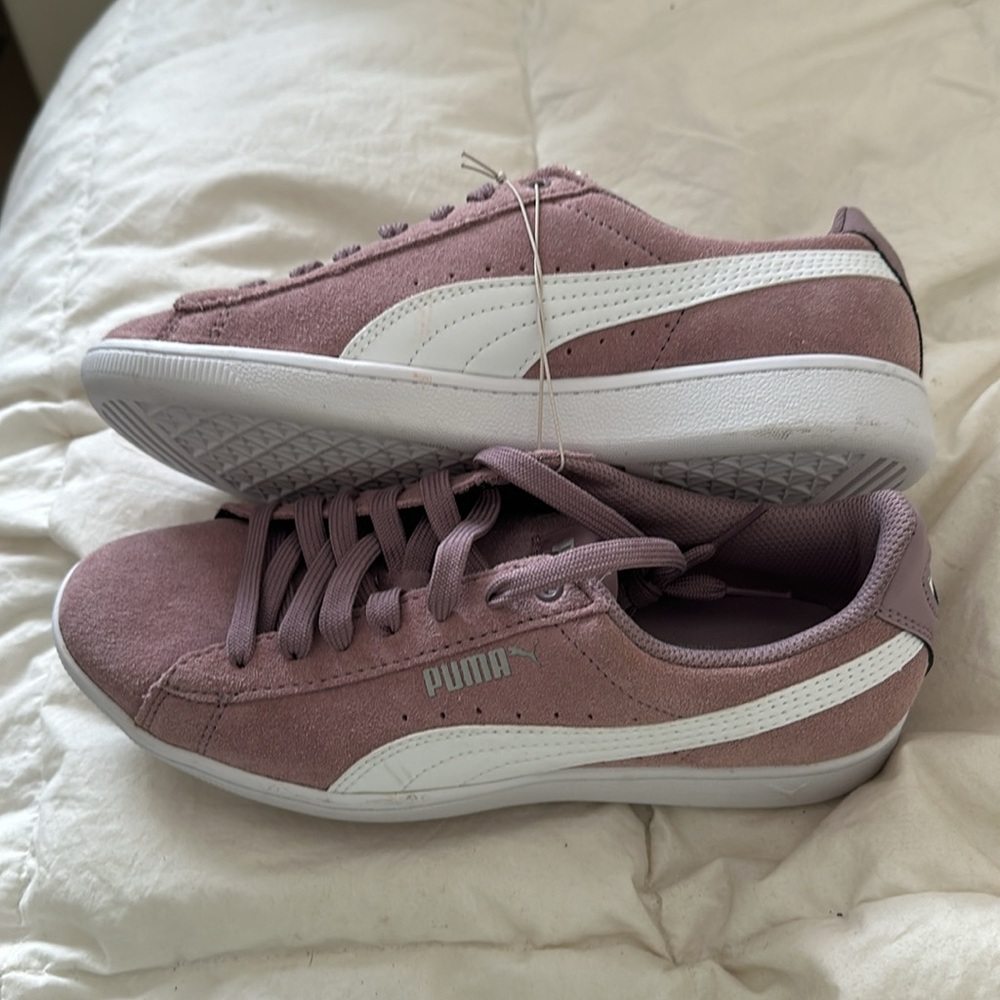 NWT SIZE 7 Elderberry Puma Sneakers - Picture 2 of 4